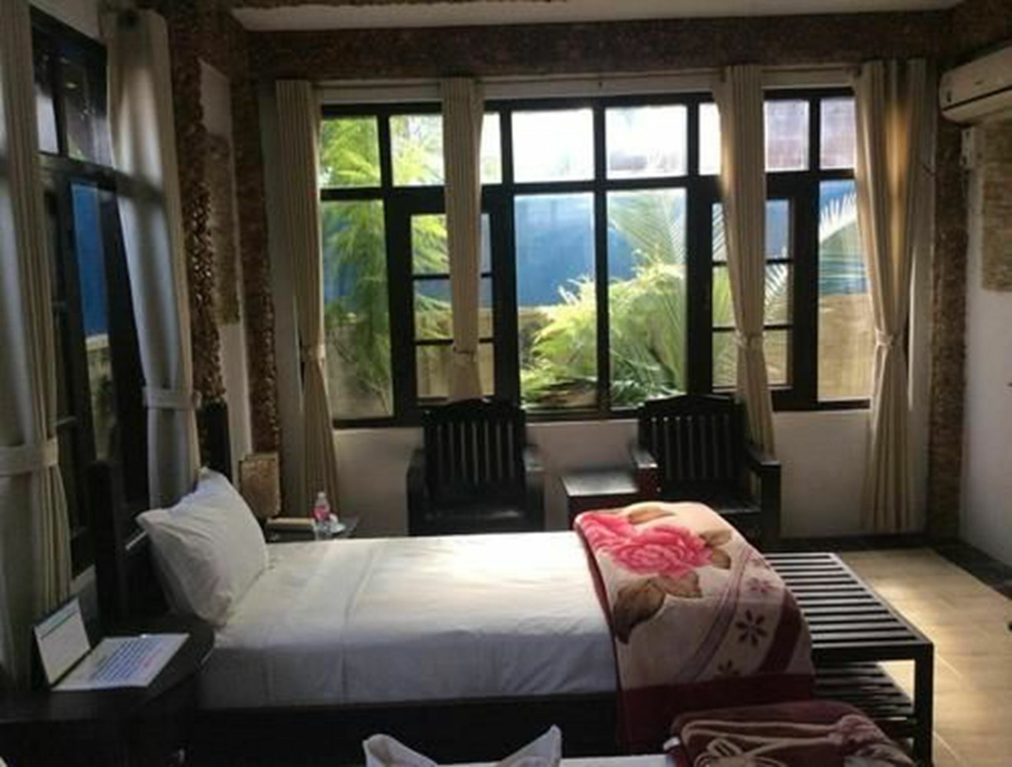 Aquarius Inn Nyaung Shwe Extérieur photo